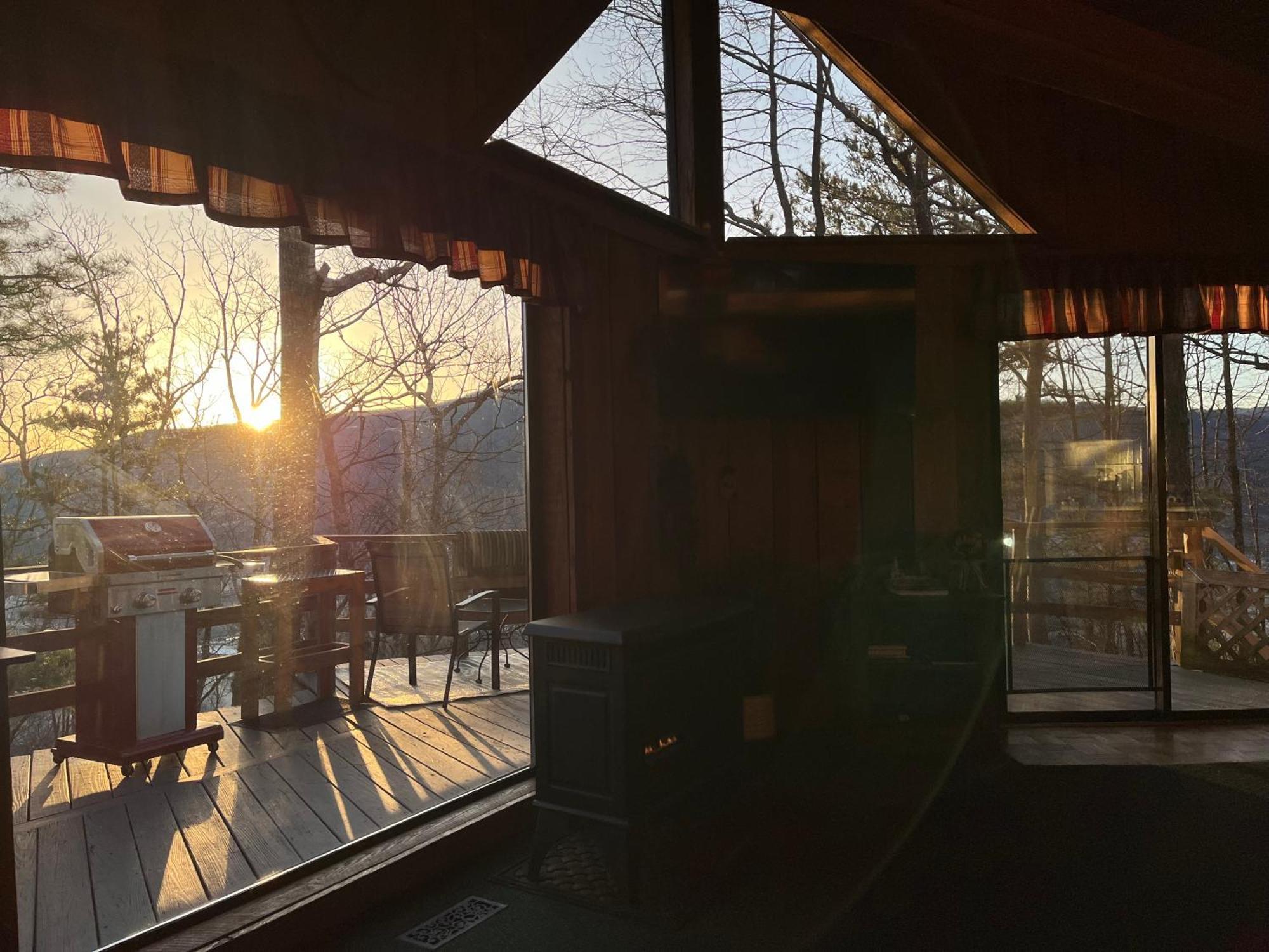 10 Miles Away From The Heart Of It All! ピジョンフォージ 部屋 写真
